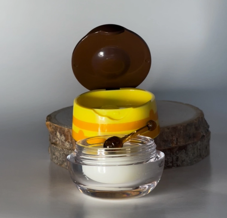 Natural Honey-Vanilla Lip Balm: In a Honey-Bee Pot with Honey scoop applicator